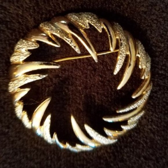 SARAH COVENTRY VINTAGE SILVER/GOLD TONE BROOCH - Picture 1 of 3